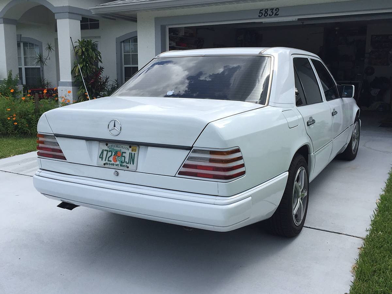 Illustration for article titled At $4,500, Could This High-Mileage 1992 Mercedes 300D Still Be A Highly Sought After Deal?
